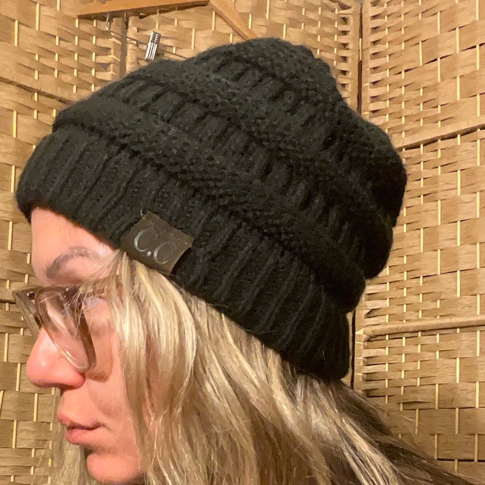 CC 2 Pack Black and Red Knit Beanies - Picture 3 of 9
